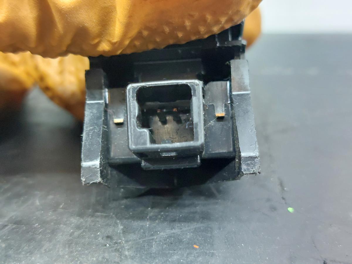 Botão / interruptor / sinal airbag off TOYOTA Auris Hatchback (_E18_) Imagem-2