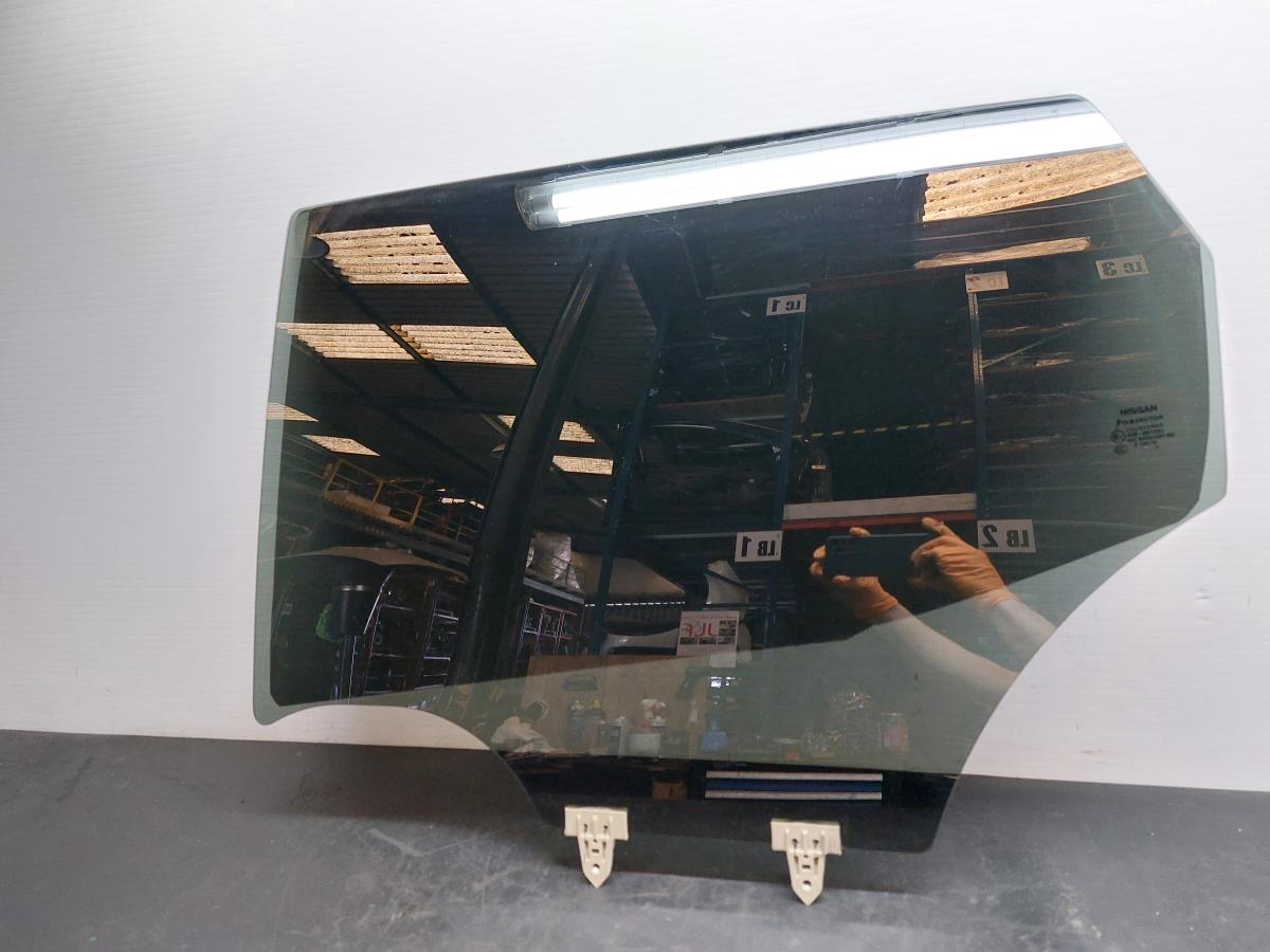 Left rear door glass NISSAN Qashqai II (J11)