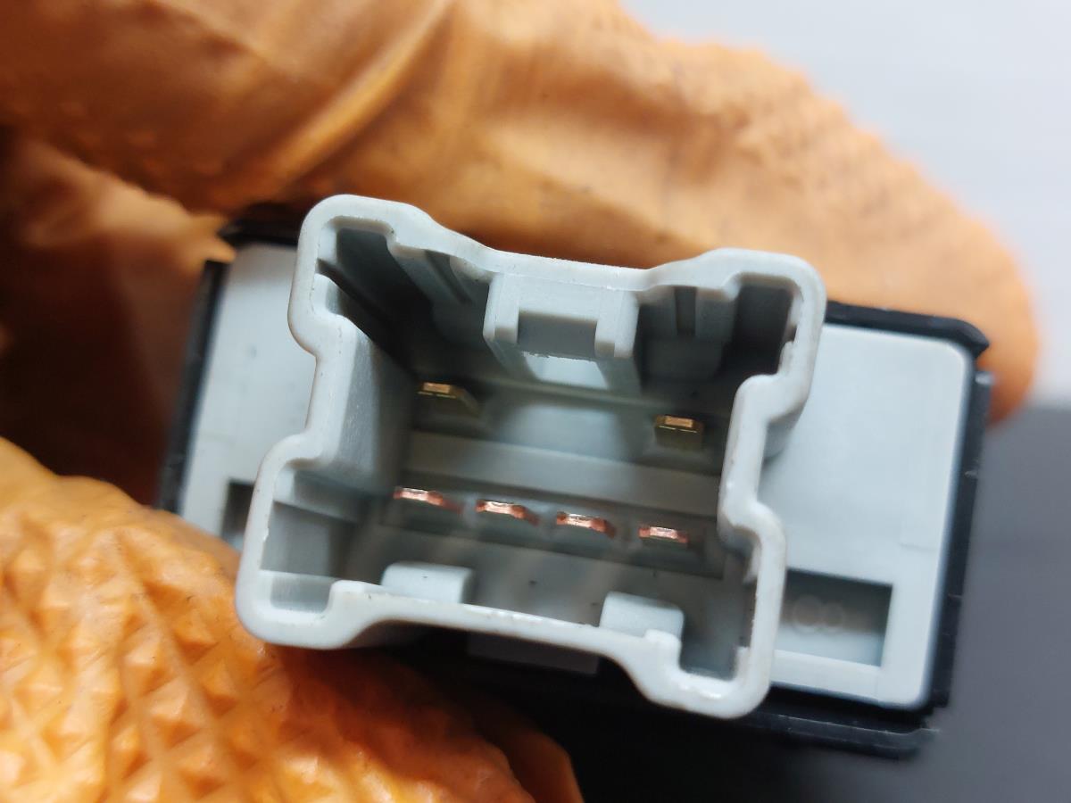 Pulsante / interruttore sedili riscaldati NISSAN Qashqai II (J11) Imagem-2