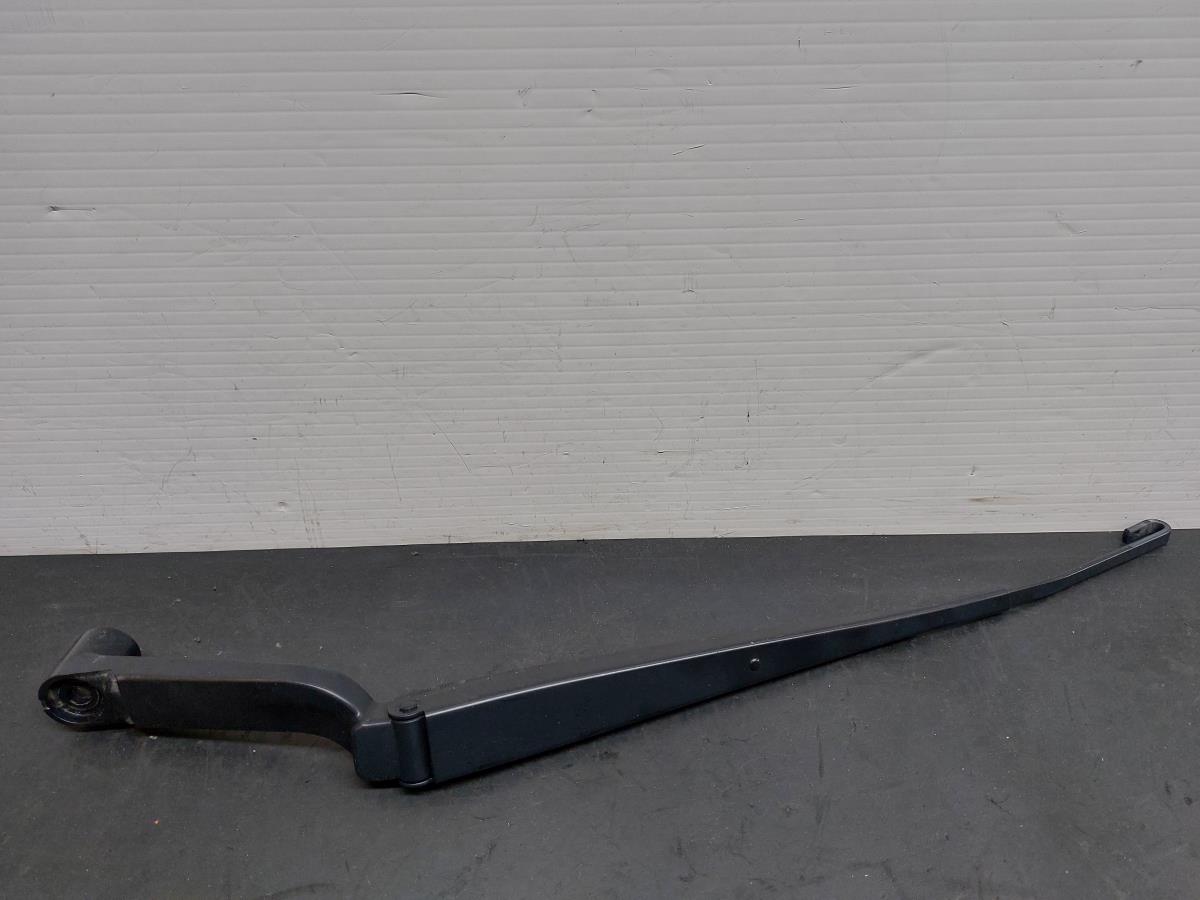 Haste / braço de escova limpa vidros frente direita NISSAN Qashqai II (J11)