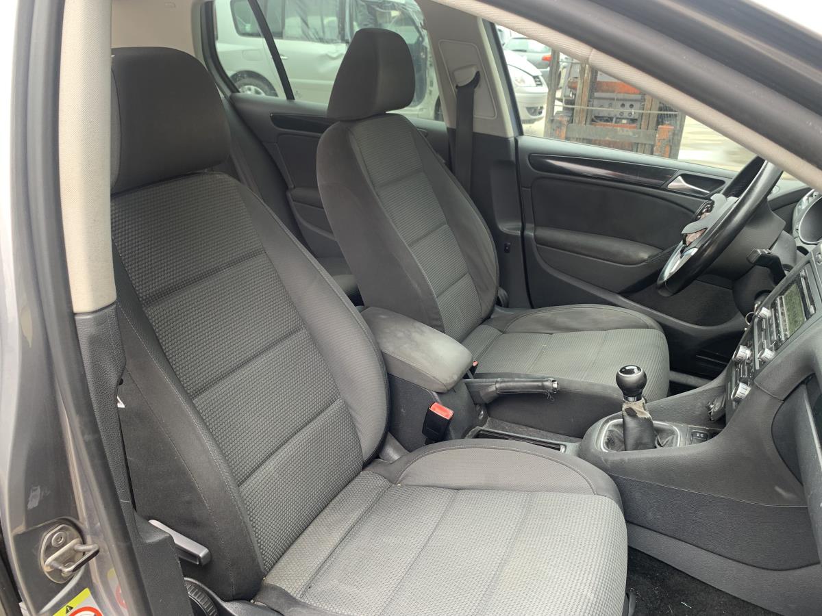 Conjunto de bancos VOLKSWAGEN Golf VI (5K1)
