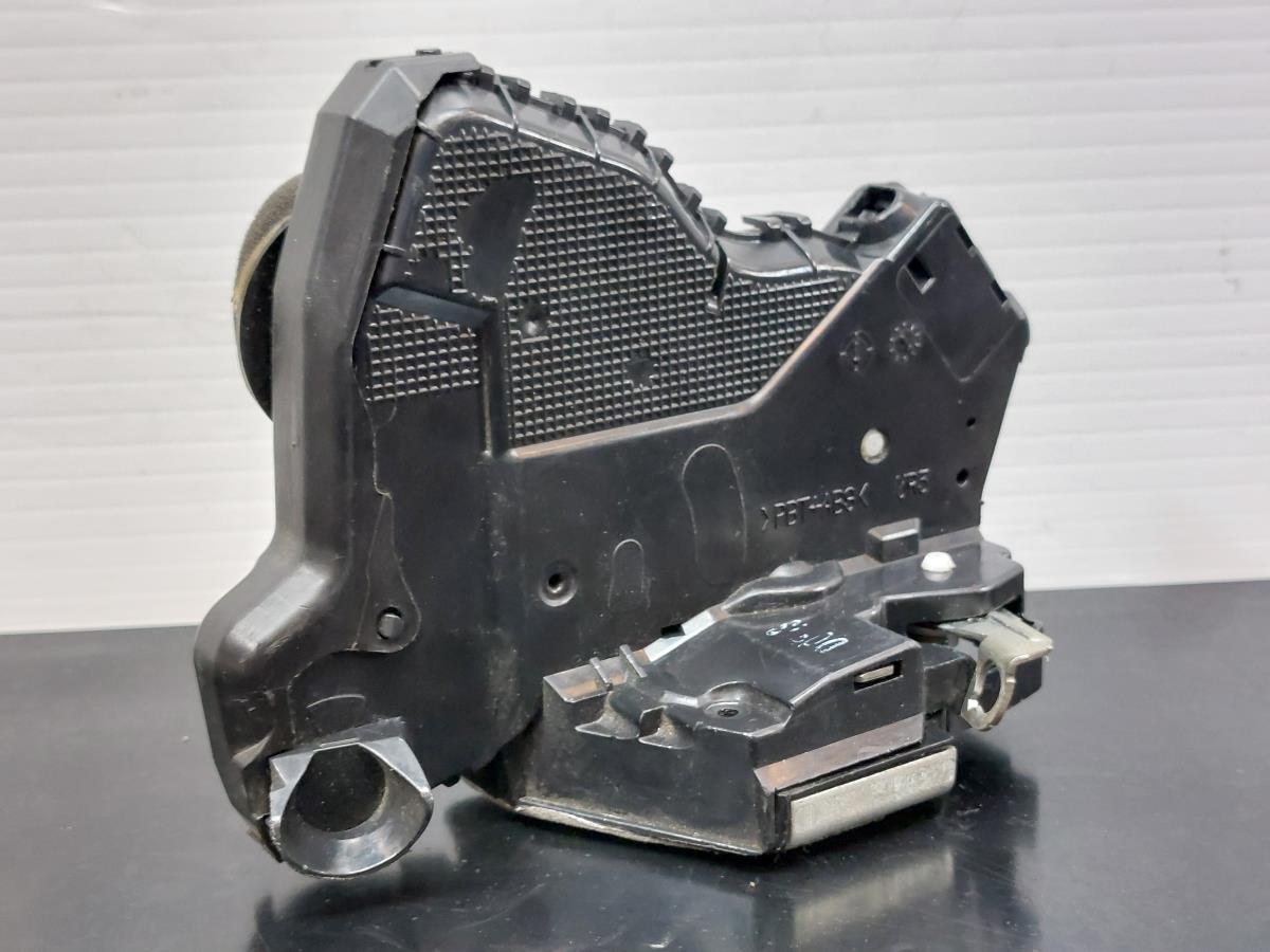 Fechadura / fecho porta frente direito TOYOTA Auris Hatchback (_E18_)