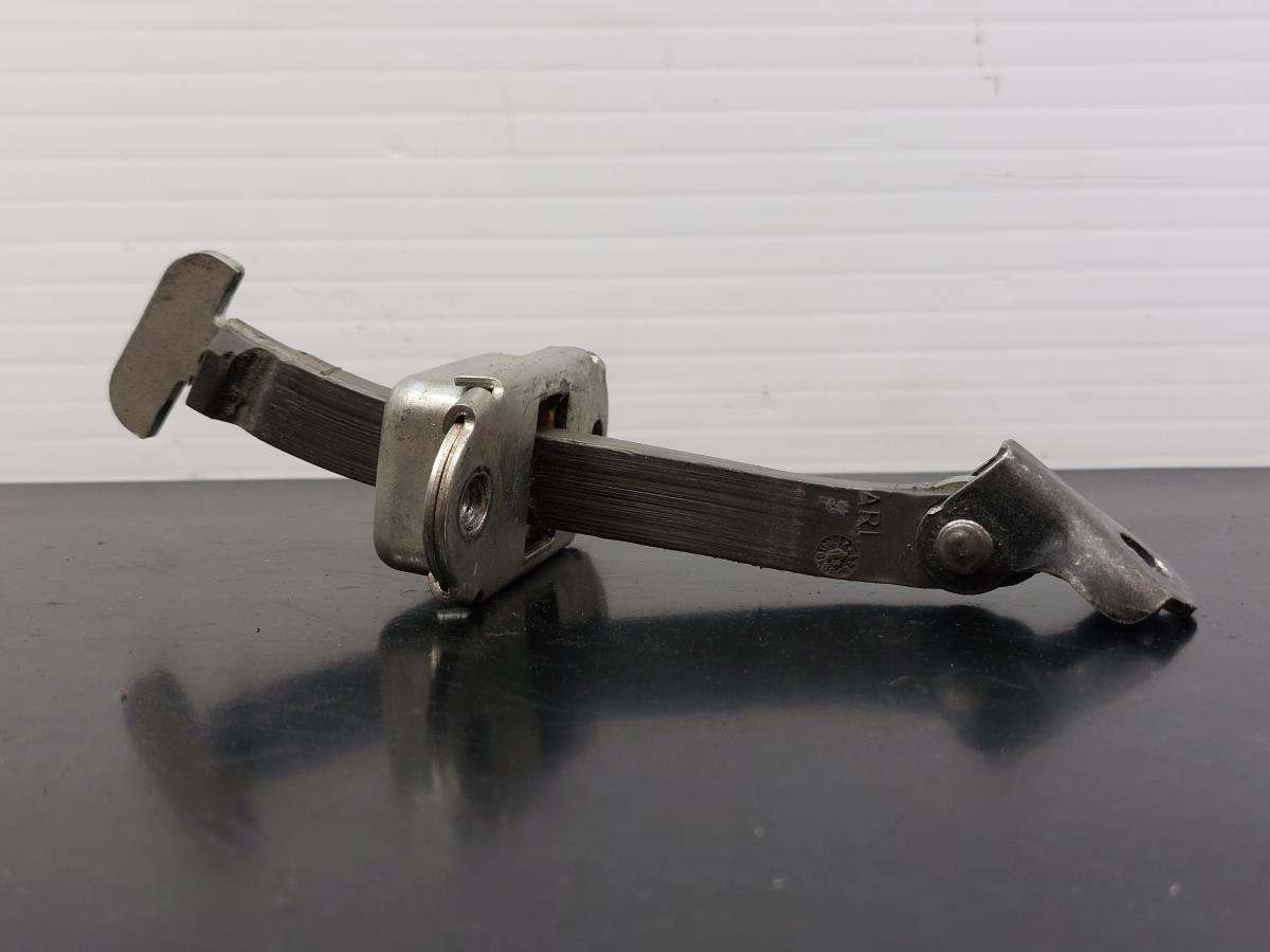 Limitador de puerta trasero izquierdo TOYOTA Auris Hatchback (_E18_) Imagem-1