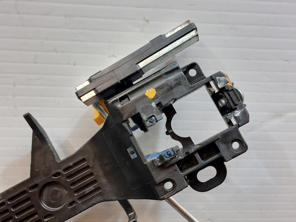 Left front door handle support TOYOTA Verso (_R2_) Imagem-1