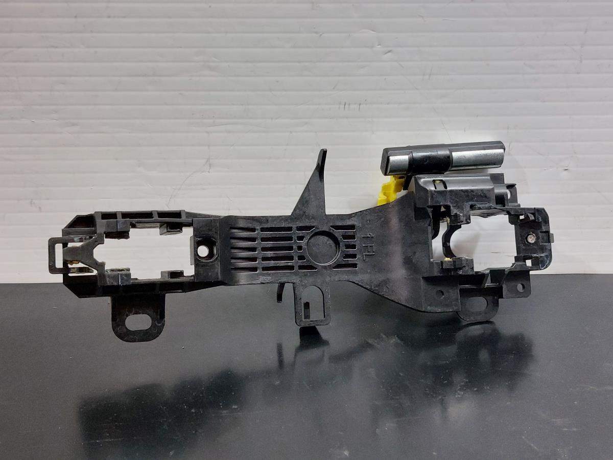 Left front door handle support TOYOTA Yaris (_P13_)