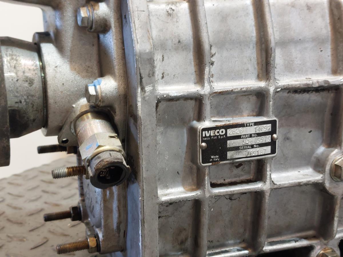 Caixa de velocidades manual IVECO Daily II Chassis Imagem-8