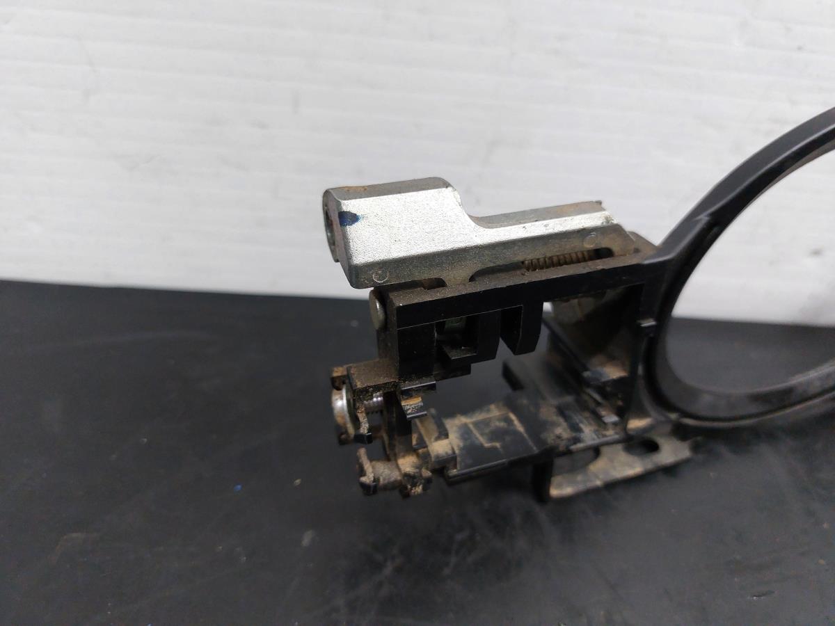 Supporto maniglia porta anteriore destra MITSUBISHI Lancer VIII Sportback (CX_A) Imagem-1