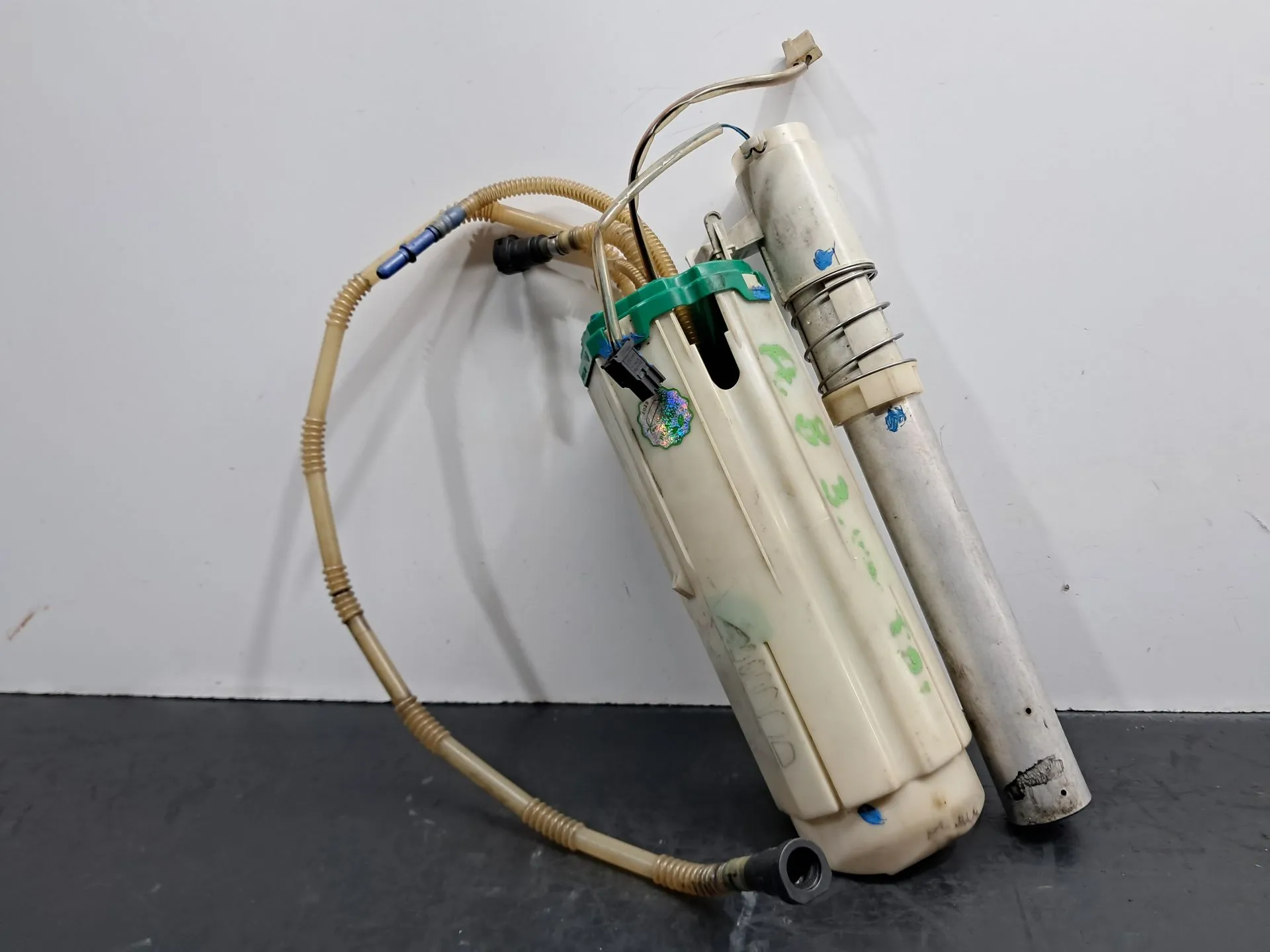 Fuel pump AUDI A8 (4E_)