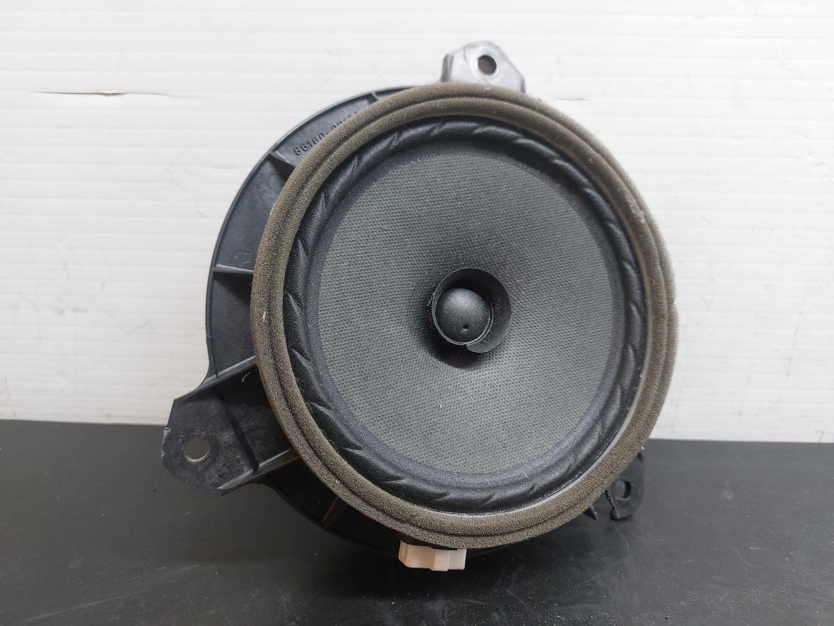Sound system column / Speakers  TOYOTA Auris Hatchback (_E15_)