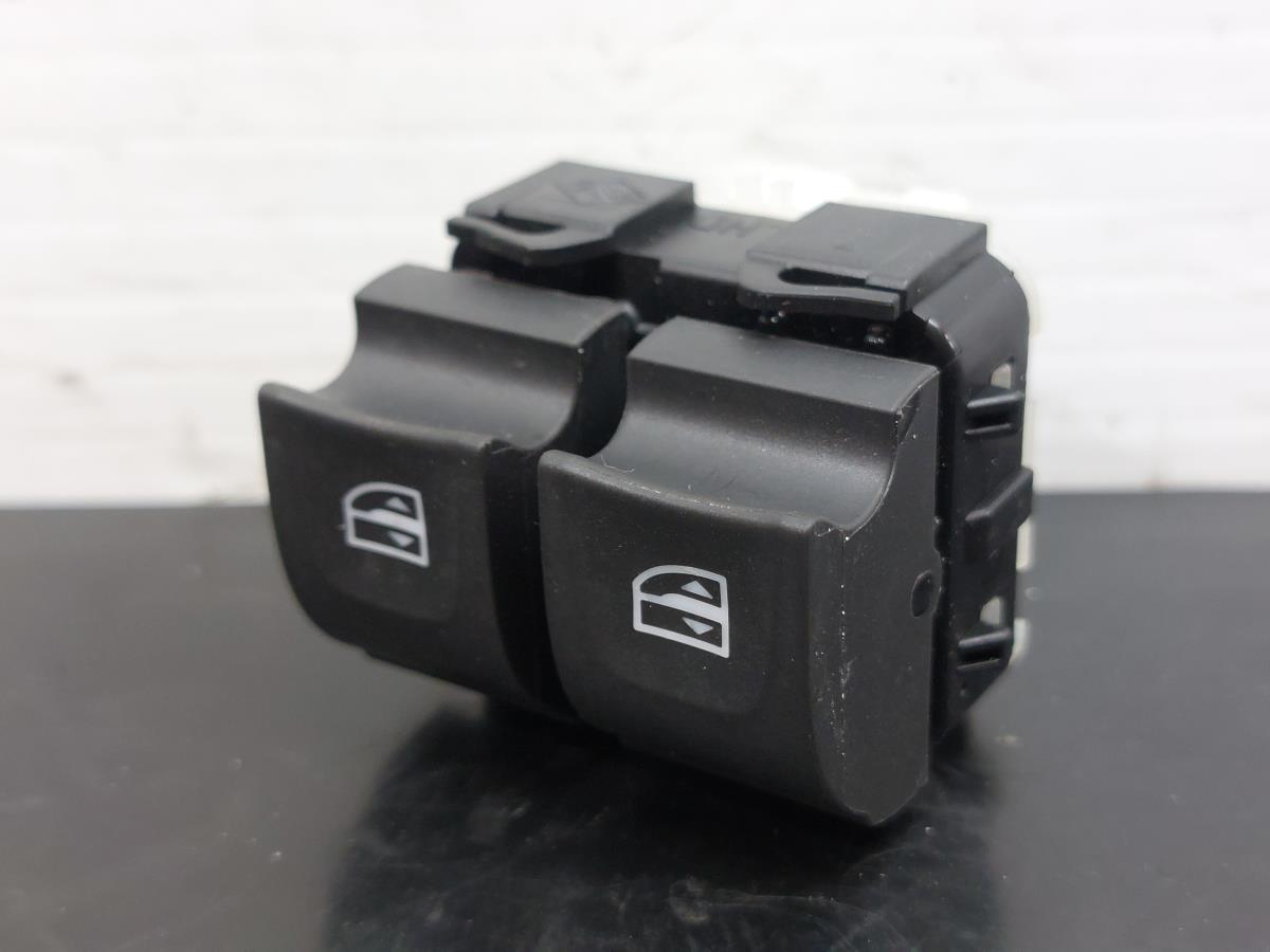 Comando / botão / interruptor vidros frente direito DACIA Jogger