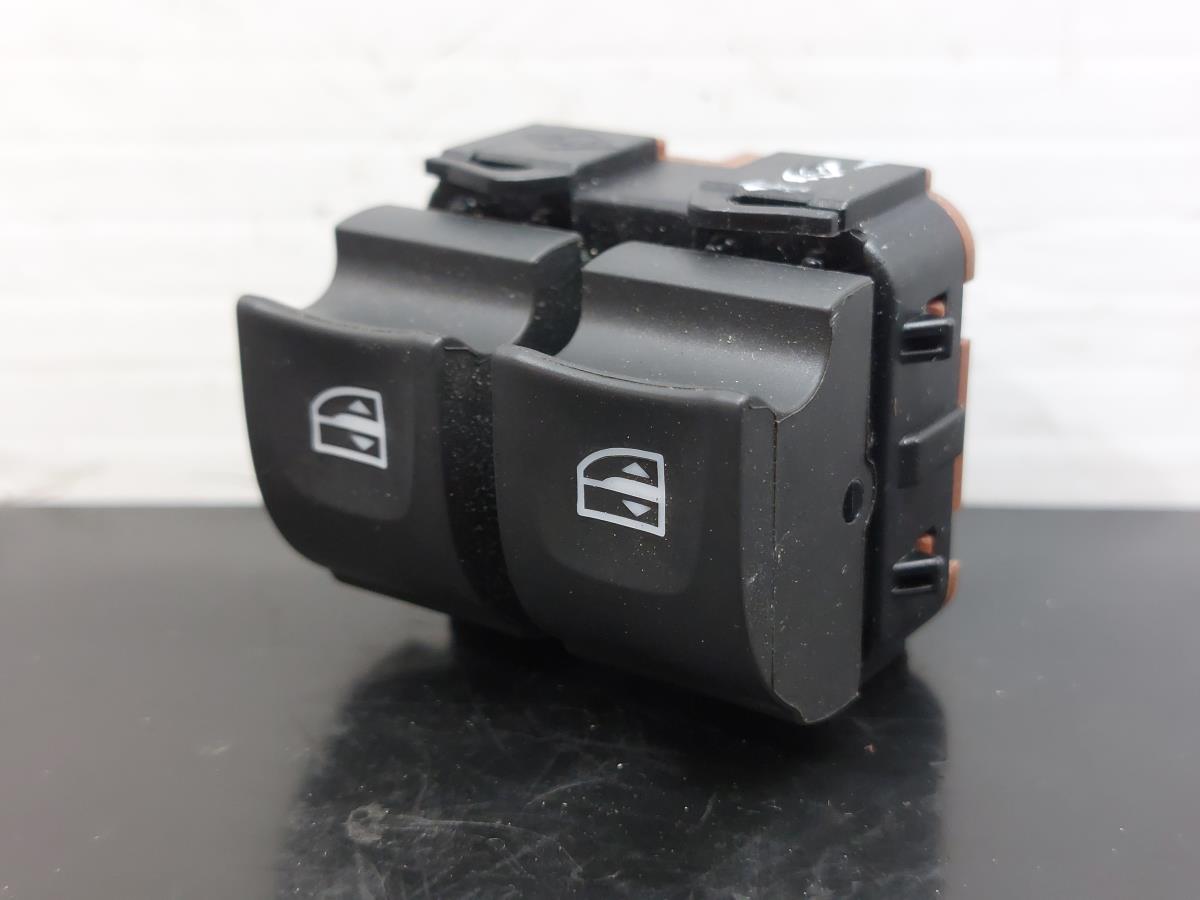 Comando / botão / interruptor vidros frente direito DACIA Jogger