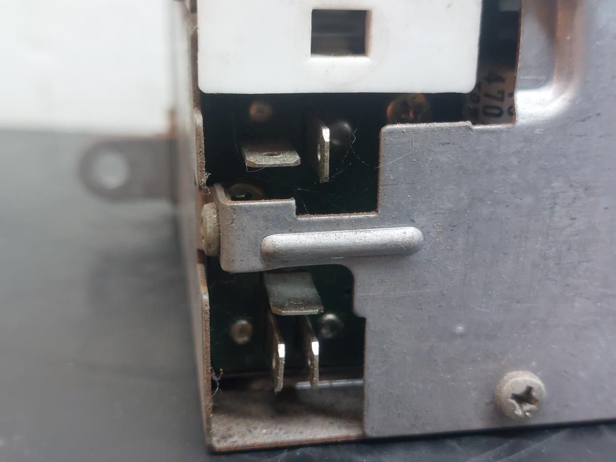 Rádio / auto-rádio TOYOTA Corolla Sedan (KE_) Imagem-3