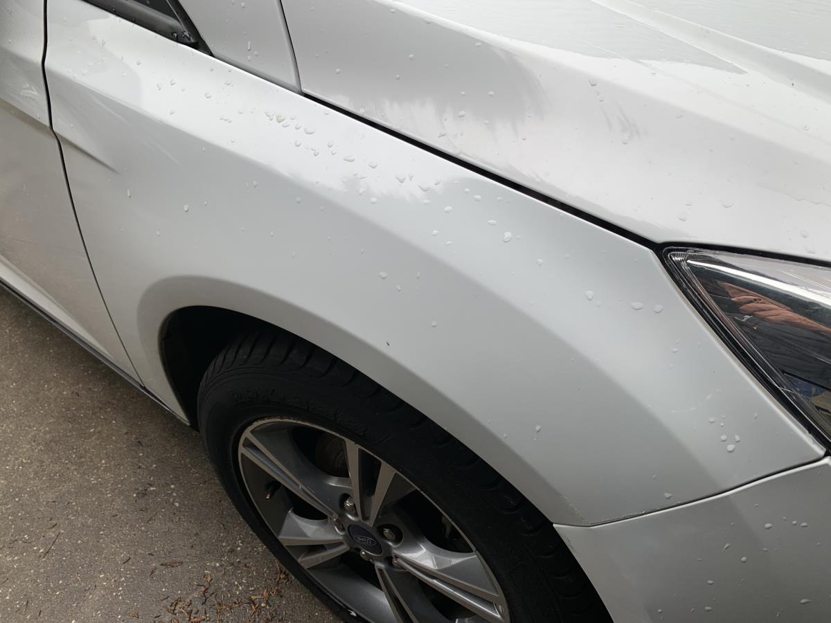 Guarda-lamas direito FORD Focus III