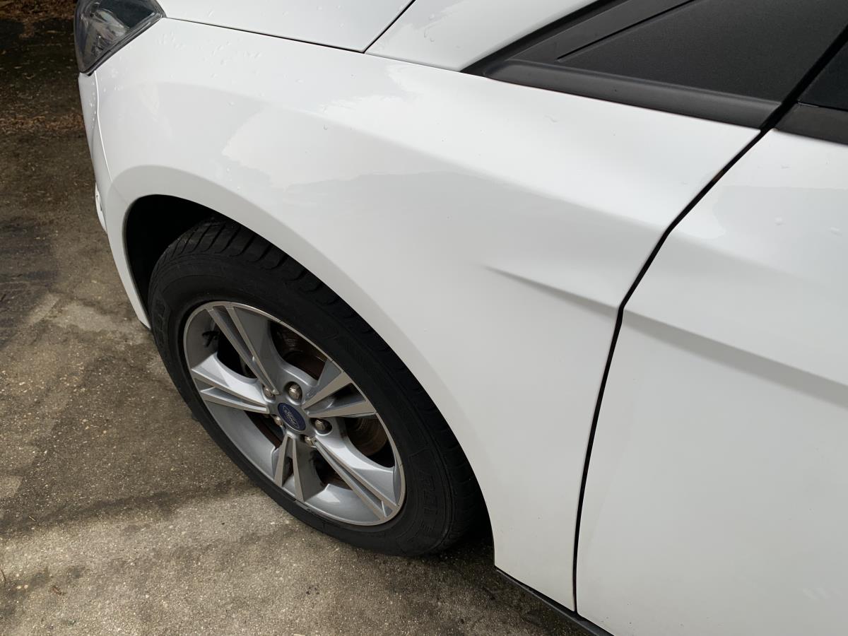 Guarda-lamas esquerdo FORD Focus III Imagem-1