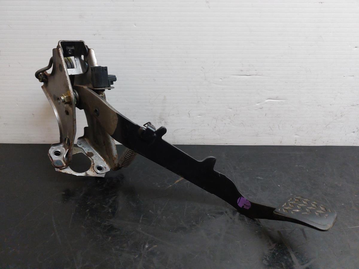 Pedal TOYOTA Avensis Liftback (_T25_)