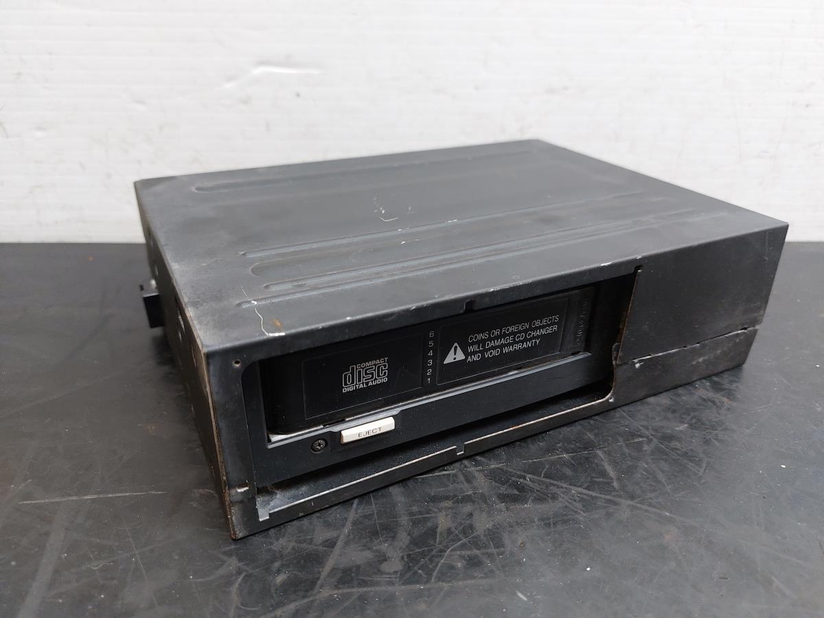 CD reader / box JAGUAR XJ (X308)