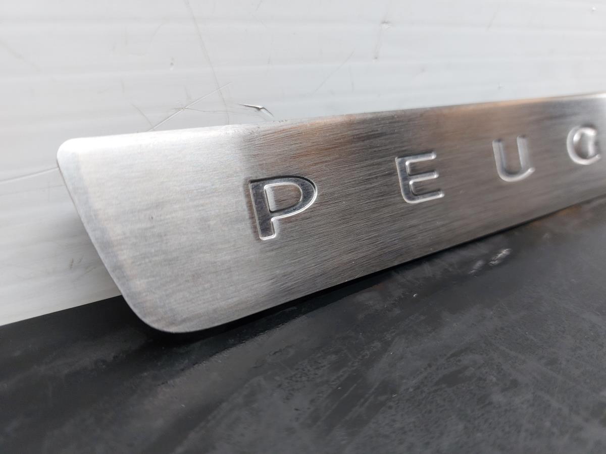 Rodapé / soleira porta frente direita PEUGEOT 308 SW II Imagem-1