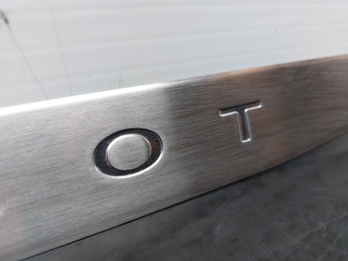 Rodapé / soleira porta frente direita PEUGEOT 308 SW II Imagem-3