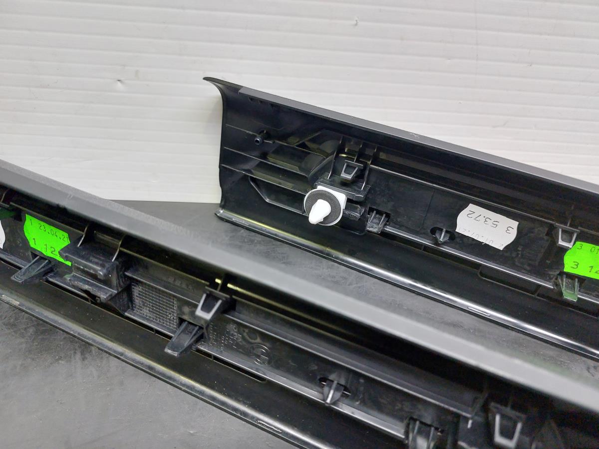 Seuil de porte avant Droite BMW 1 (F40) Imagem-9