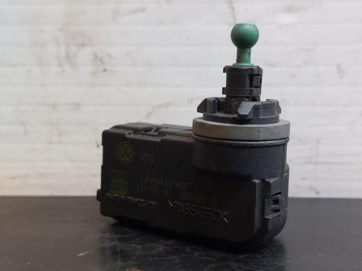 Motor de ajuste óptica / faro AUDI A4 (8E2, B6)