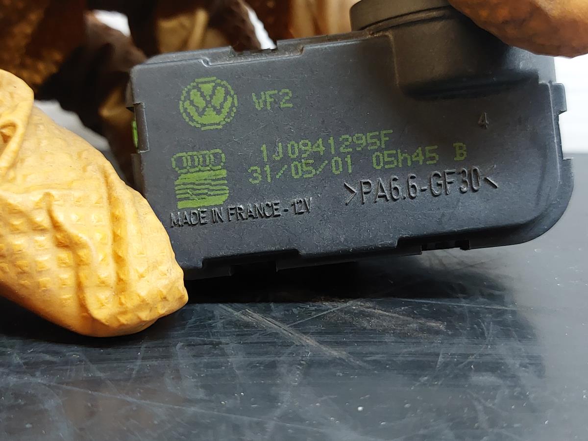 Motor de ajuste óptica / faro AUDI A4 (8E2, B6) Imagem-1