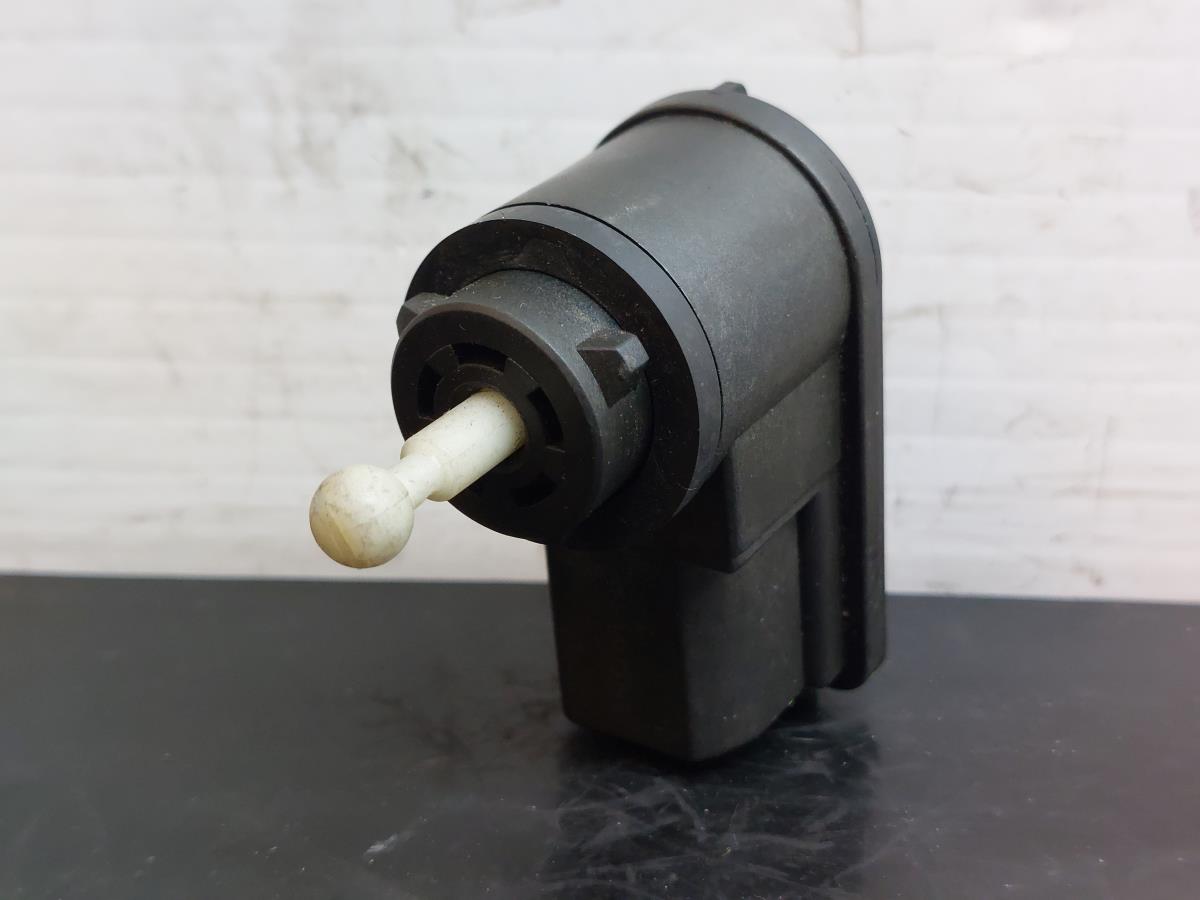 Moteur de réglage du niveau des phares VOLKSWAGEN Golf IV (1J1) Imagem-2