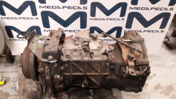 Caixa de velocidades manual NISSAN Cabstar Chassis (F22, H40) Imagem-1