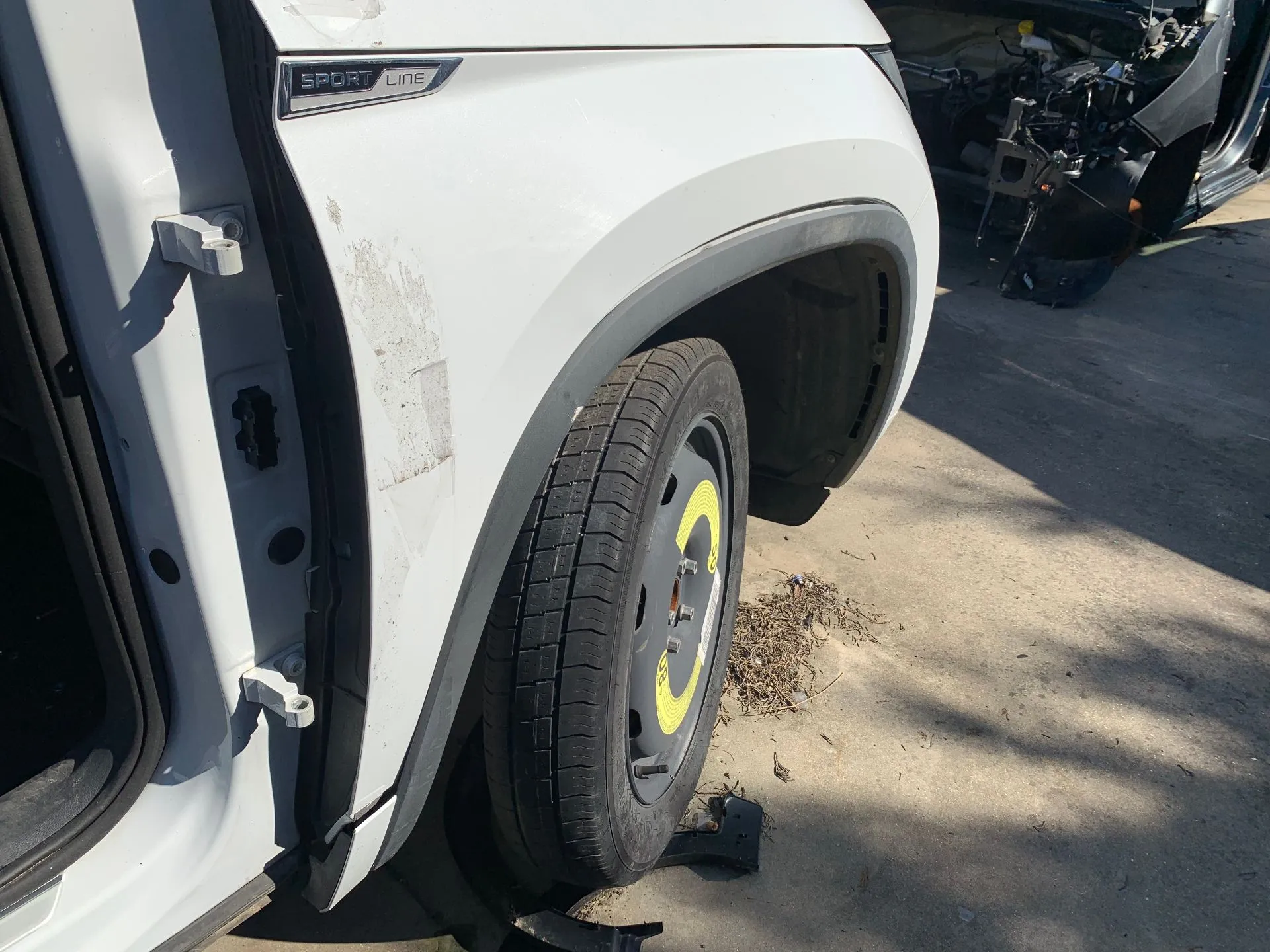 Guardabarros derecho SKODA Kodiaq (NS7) Imagem-1