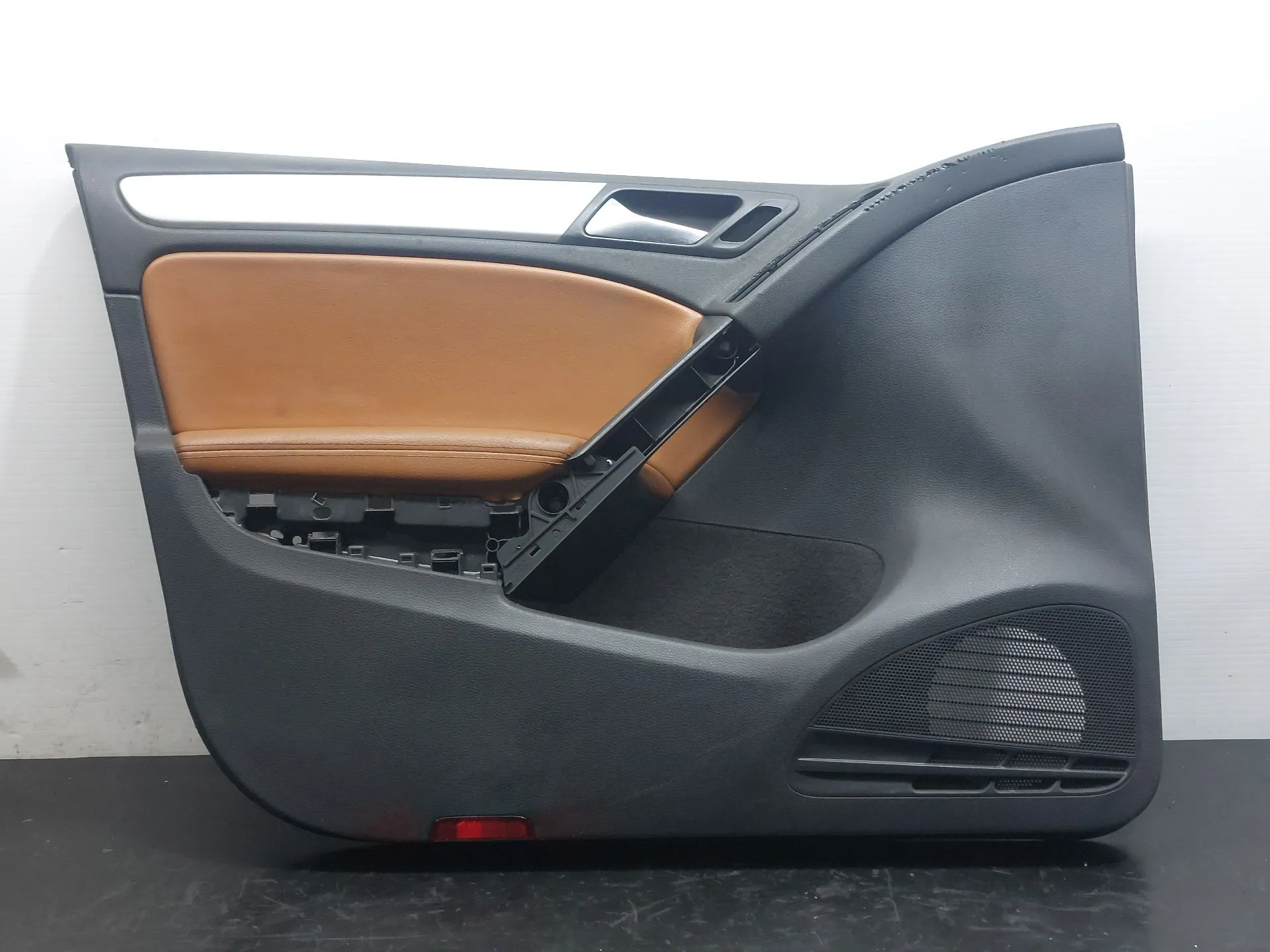 Left front door panel VOLKSWAGEN Golf VI (5K1)