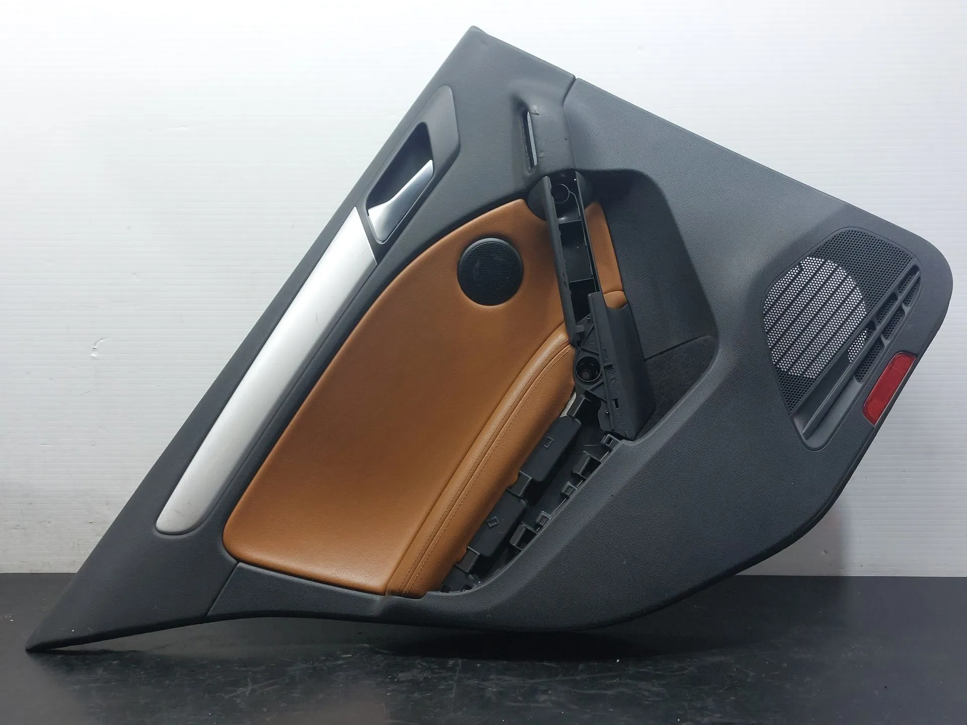 Left rear door panel VOLKSWAGEN Golf VI (5K1)