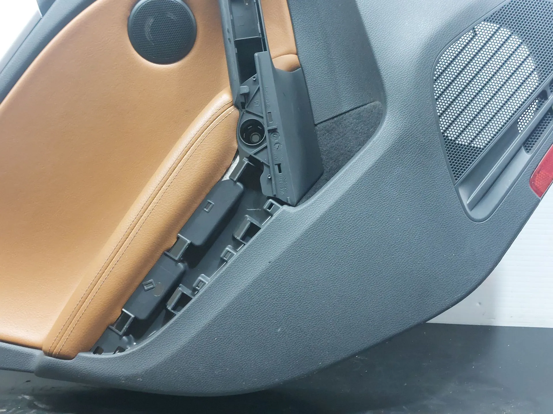 Panel puerta trasero izquierdo VOLKSWAGEN Golf VI (5K1) Imagem-1