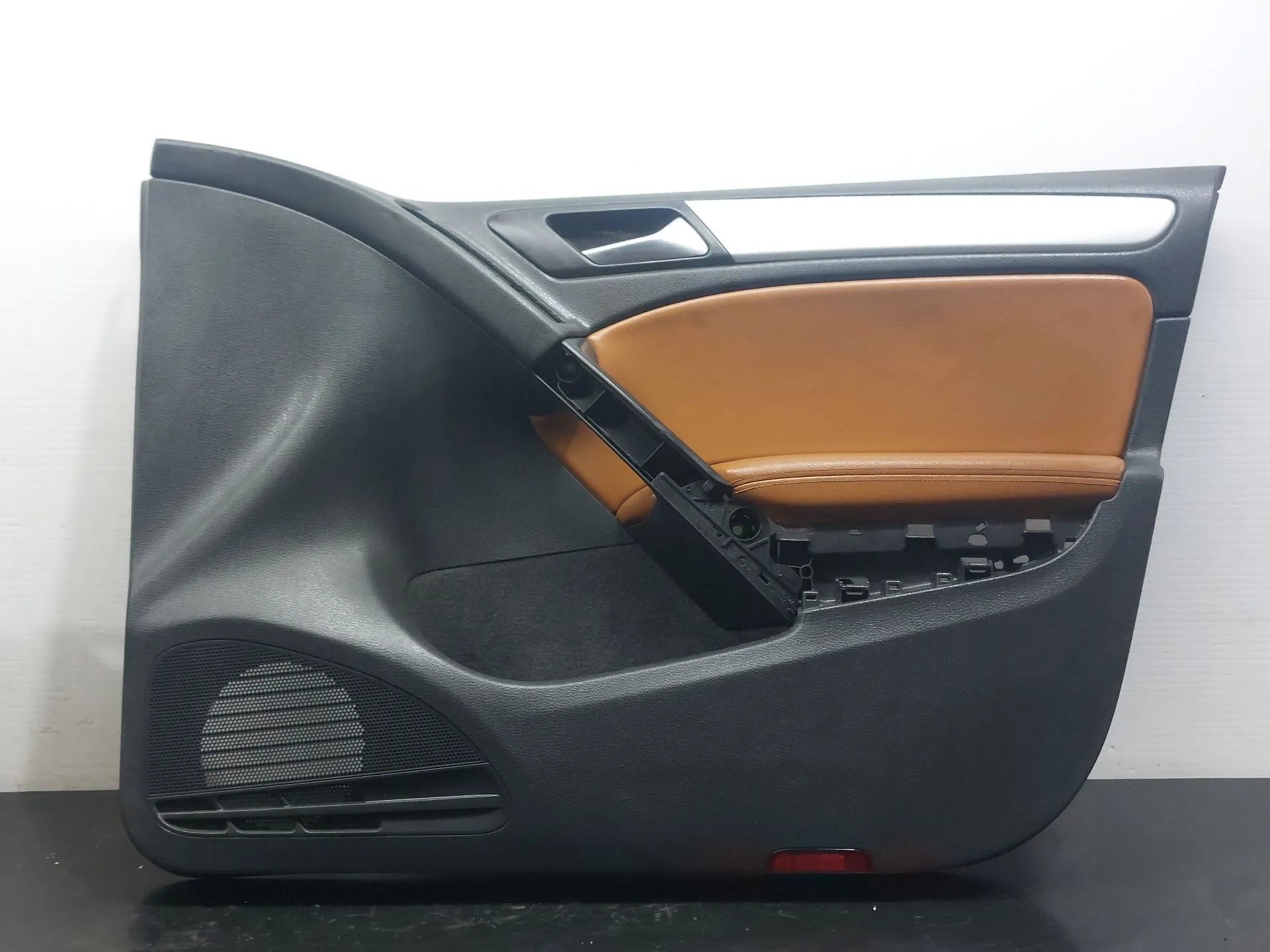 Right front door panel VOLKSWAGEN Golf VI (5K1)