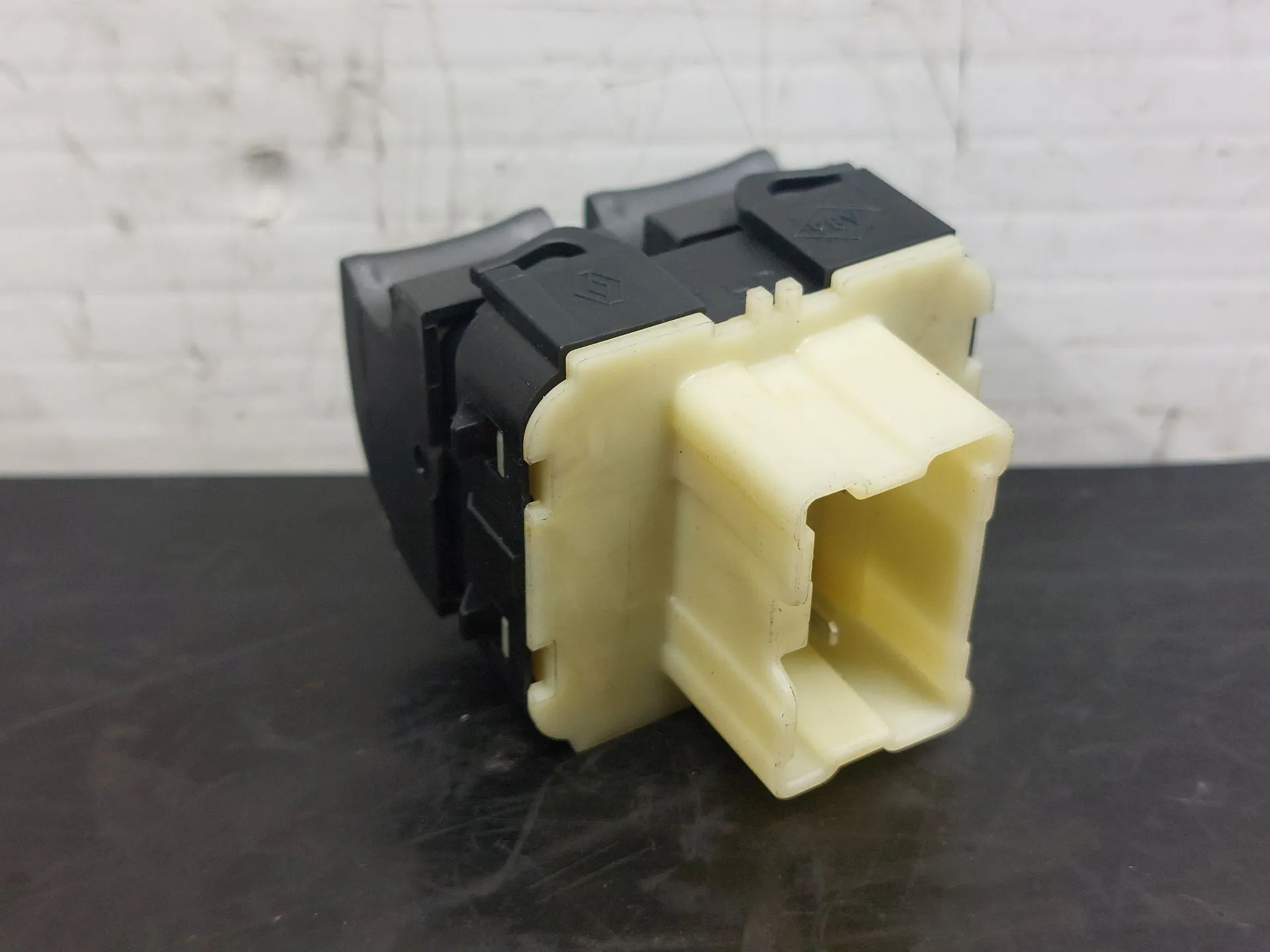 Comando / botão / interruptor vidros frente esquerdo DACIA Duster (HM_) Imagem-2