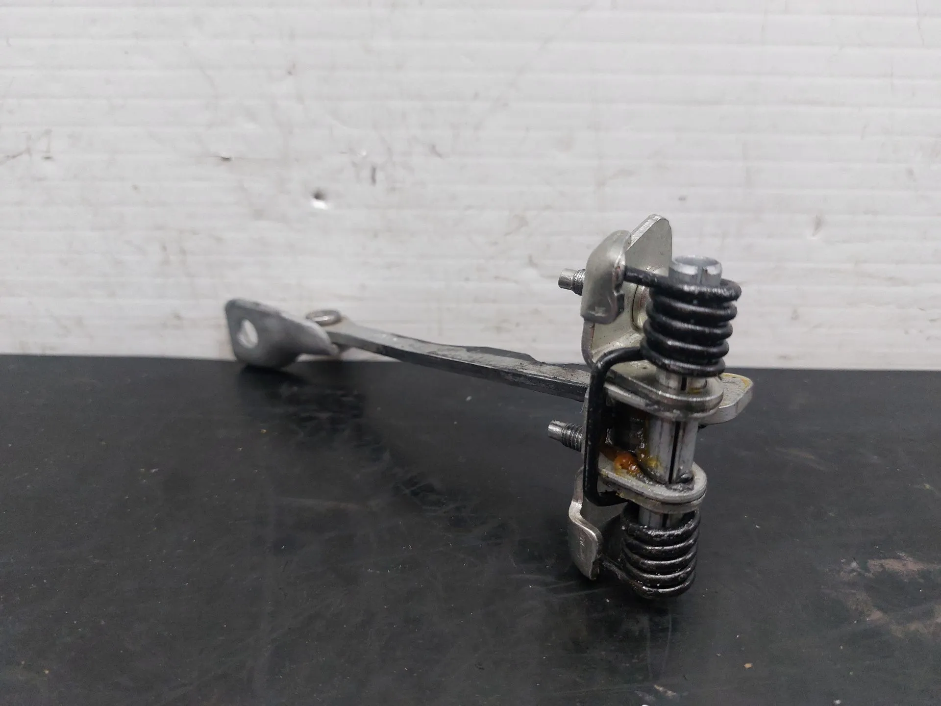 Esticador / limitador porta frente esquerdo DACIA Duster (HM_) Imagem-1