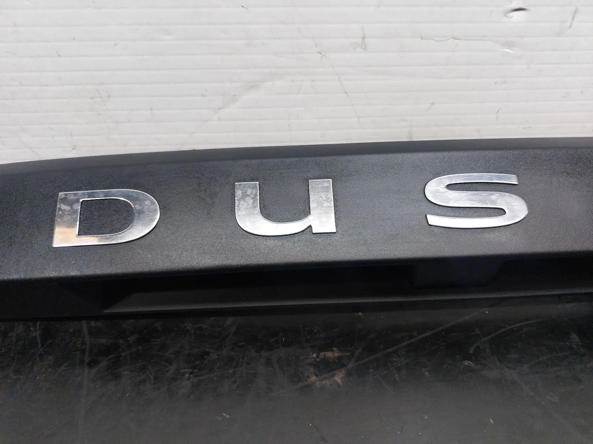 Friso da porta / tampa da mala DACIA Duster (HM_) Imagem-2