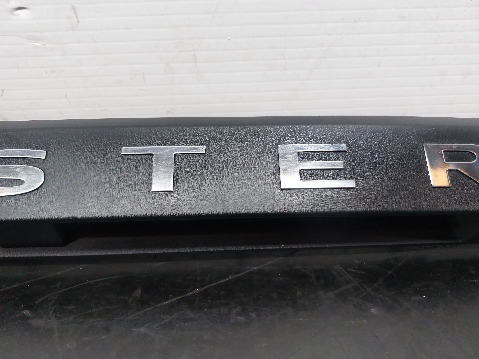 Friso da porta / tampa da mala DACIA Duster (HM_) Imagem-3