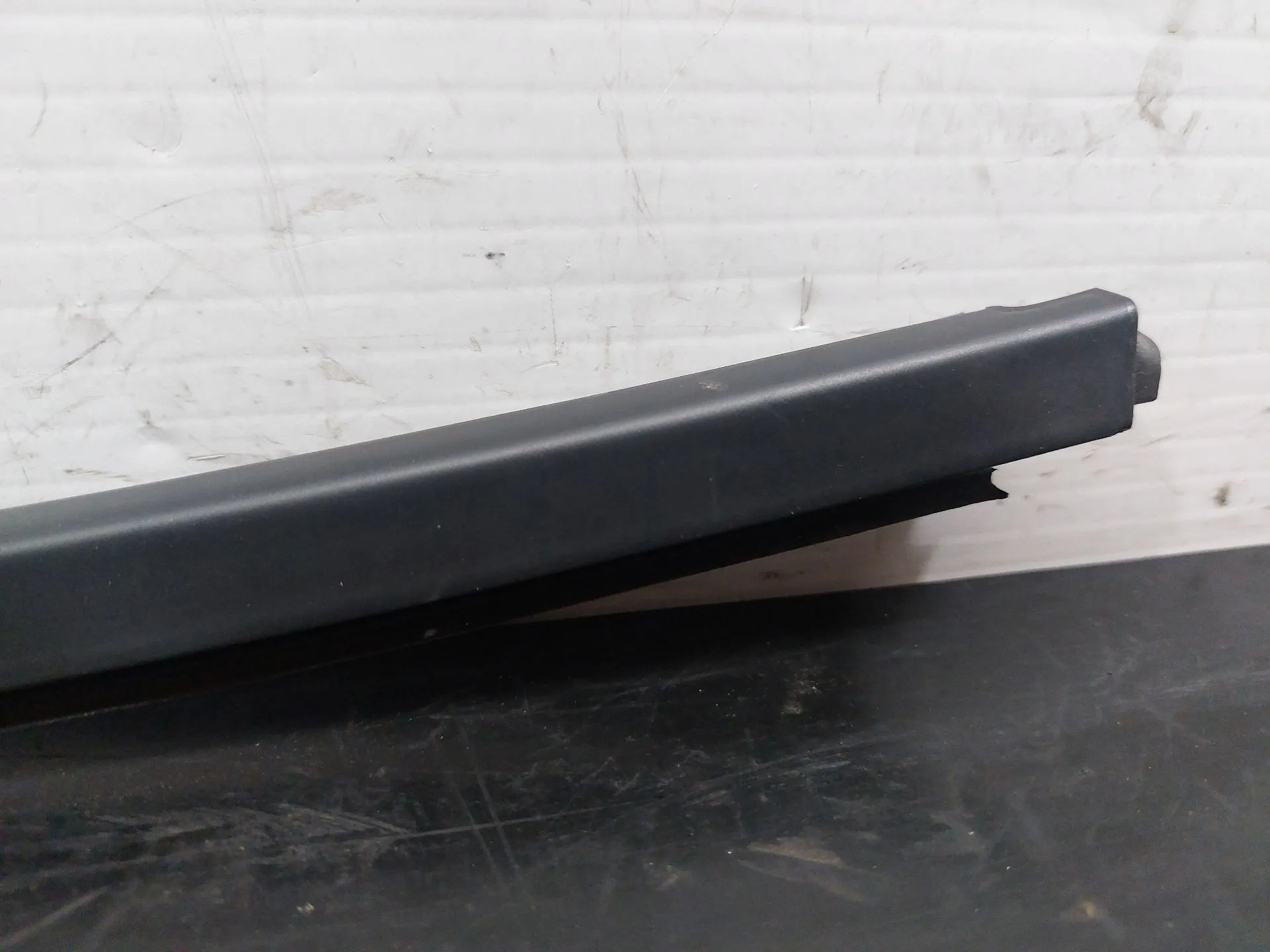 Friso da porta trás esquerdo DACIA Duster (HM_) Imagem-4