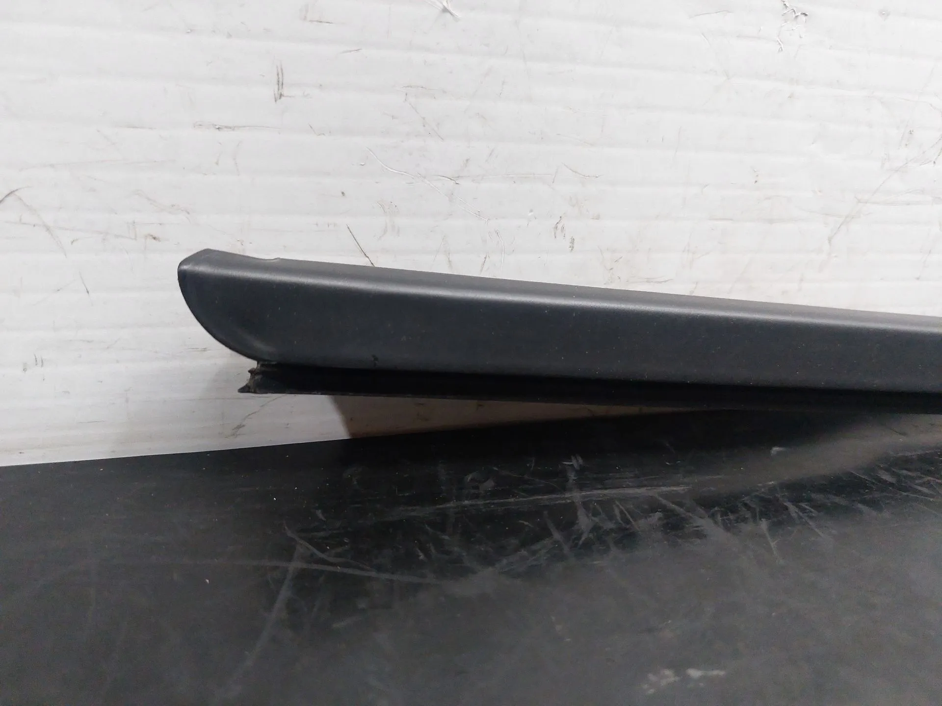 Friso da porta trás esquerdo DACIA Duster (HM_) Imagem-1