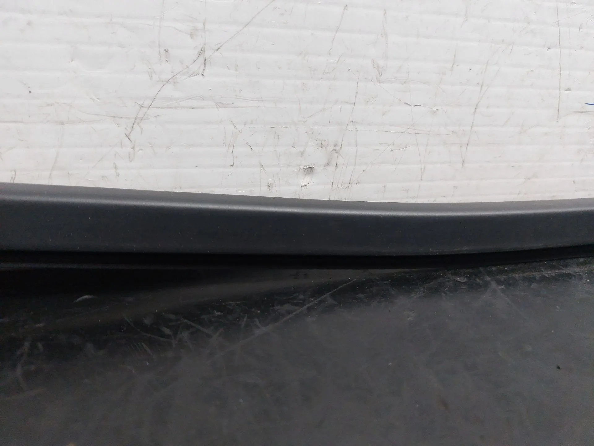 Friso da porta trás esquerdo DACIA Duster (HM_) Imagem-2