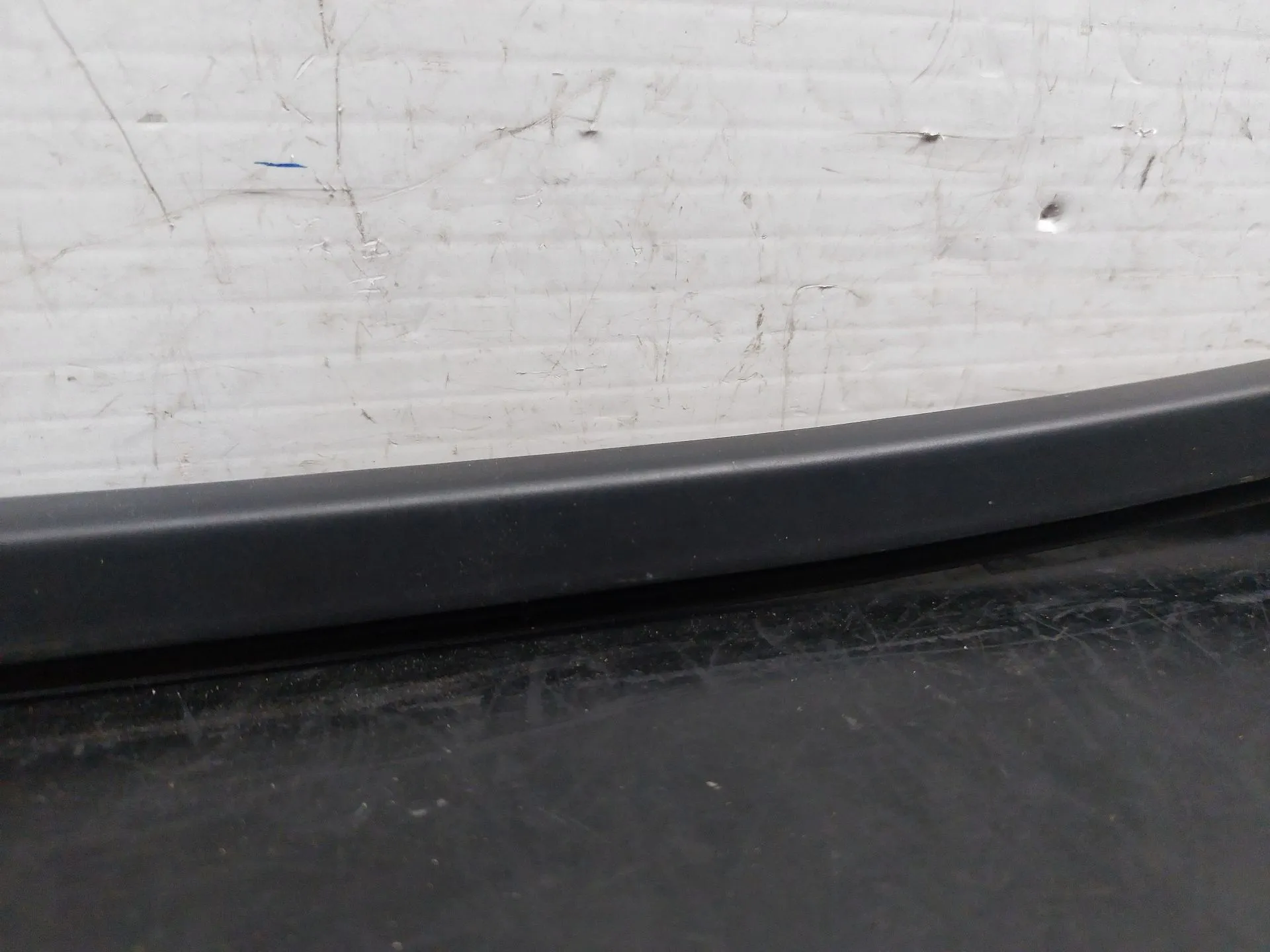 Friso da porta trás esquerdo DACIA Duster (HM_) Imagem-3