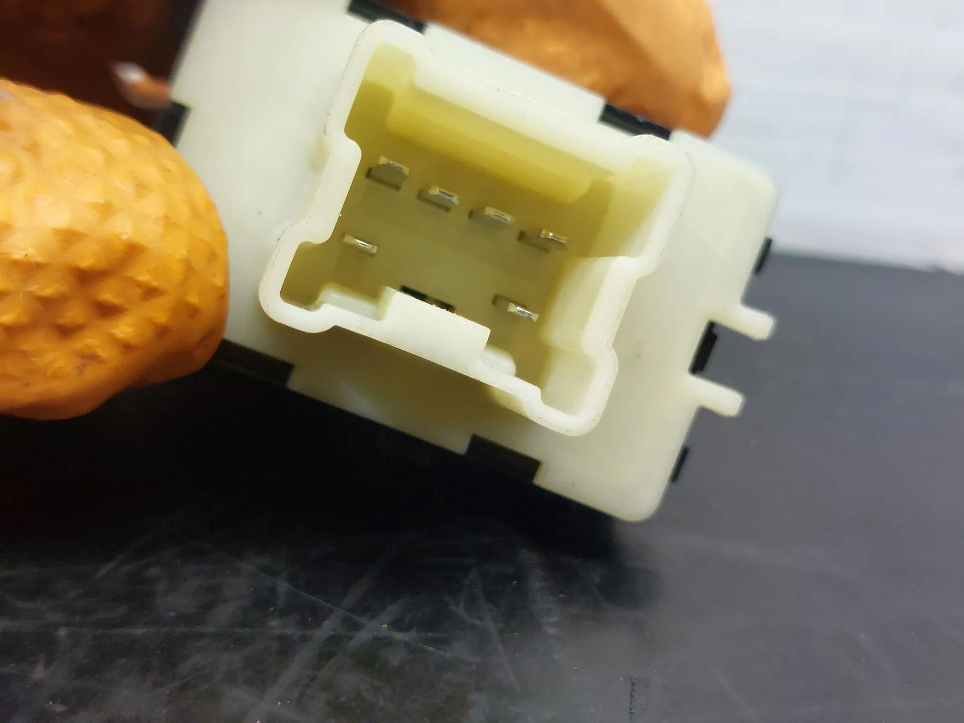 Comando / botão / interruptor vidros trás esquerdo DACIA Duster (HM_) Imagem-3