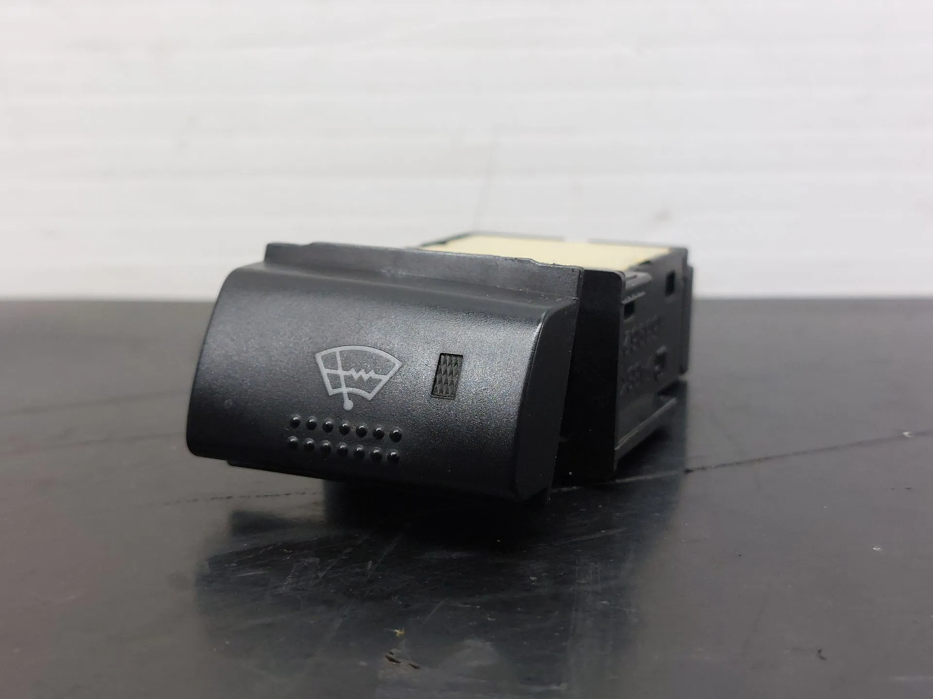 Pulsante / interruttore sbrinatore anteriore TOYOTA Avensis Sedan (_T22_)