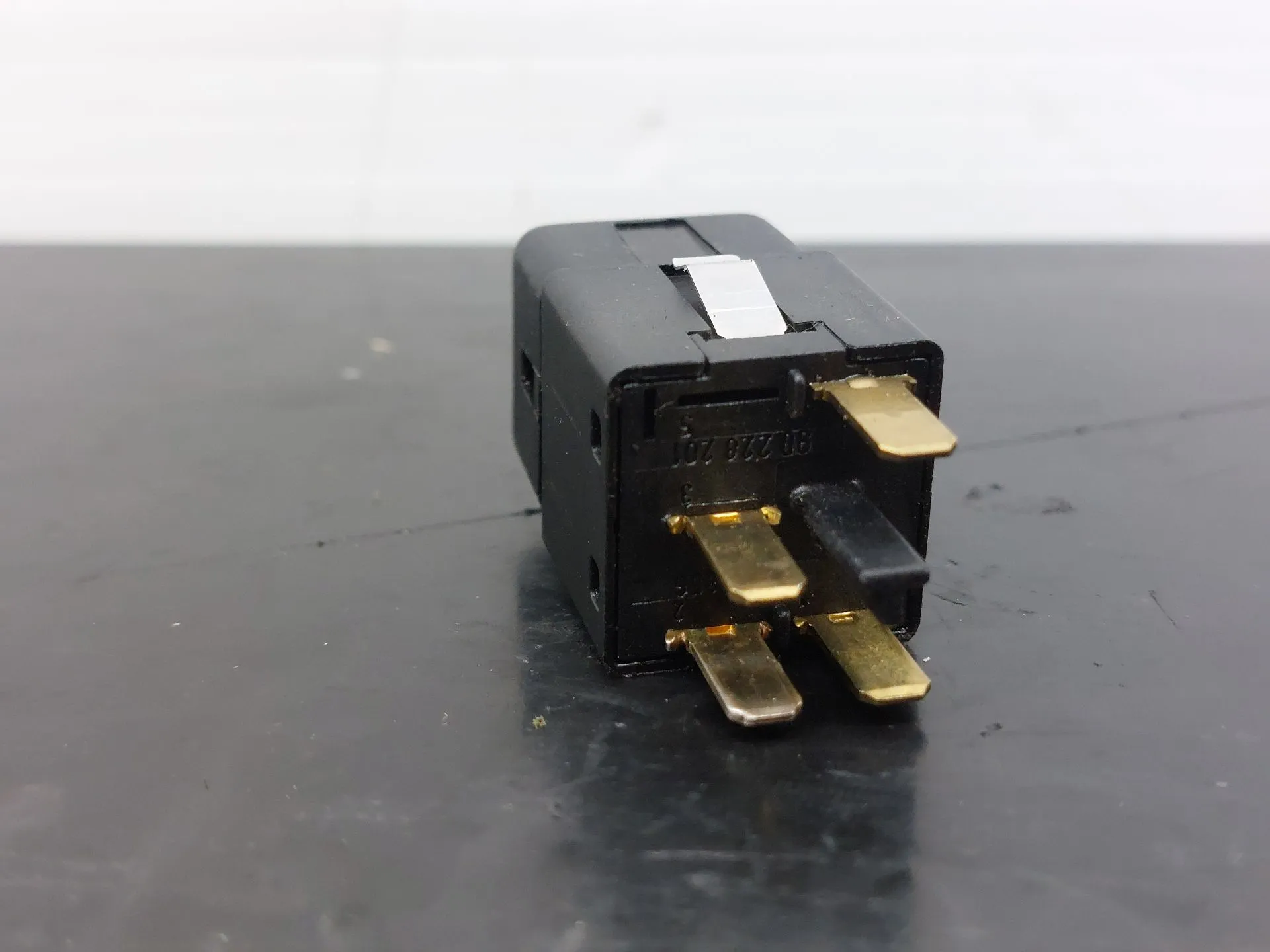 Pulsante / interruttore fendinebbia OPEL Corsa B Imagem-2