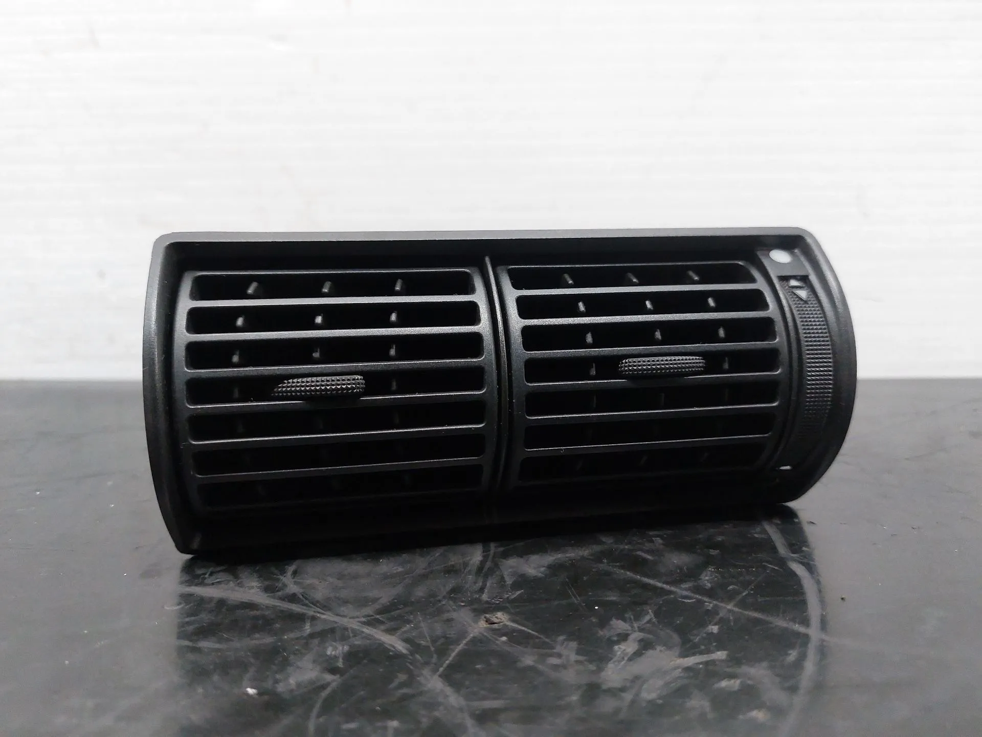 Diffuseur / sortie d’air AUDI A6 (4A2, C4) Imagem-1