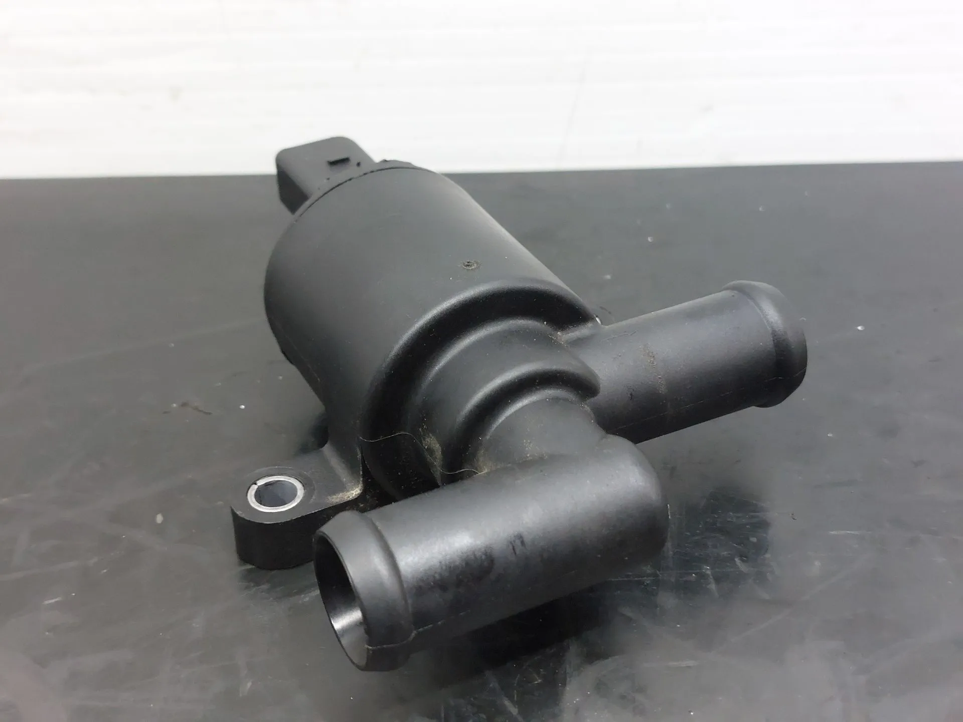 Bomba de agua adicional AUDI A6 (4F2, C6) Imagem-1