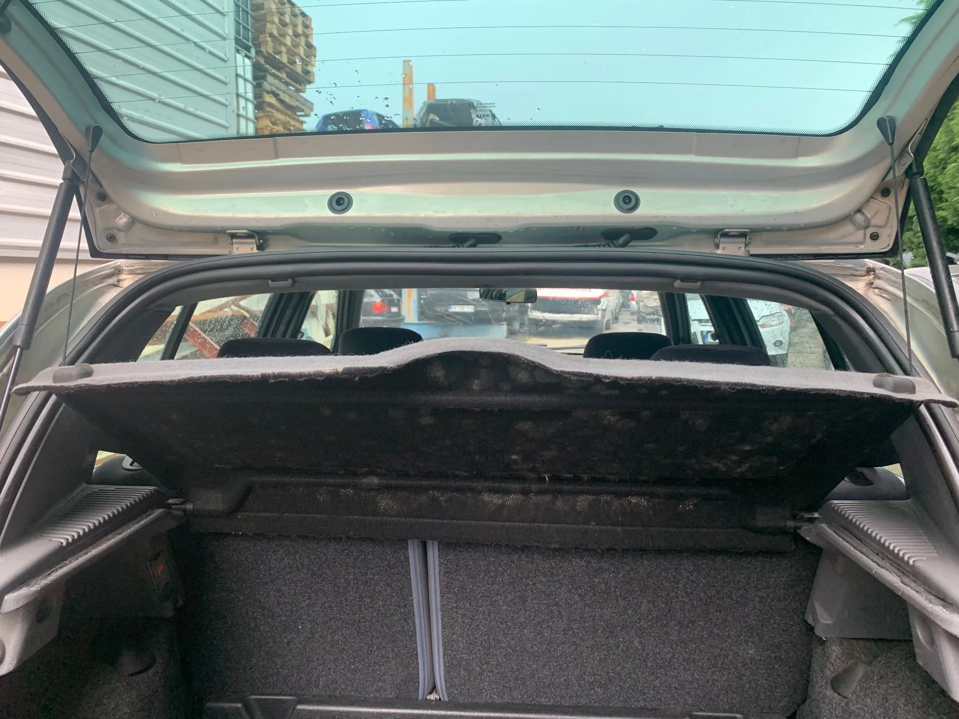 Chapeleira / tampo da mala RENAULT Clio II (BB0/1/2_, CB0/1/2_) Imagem-1