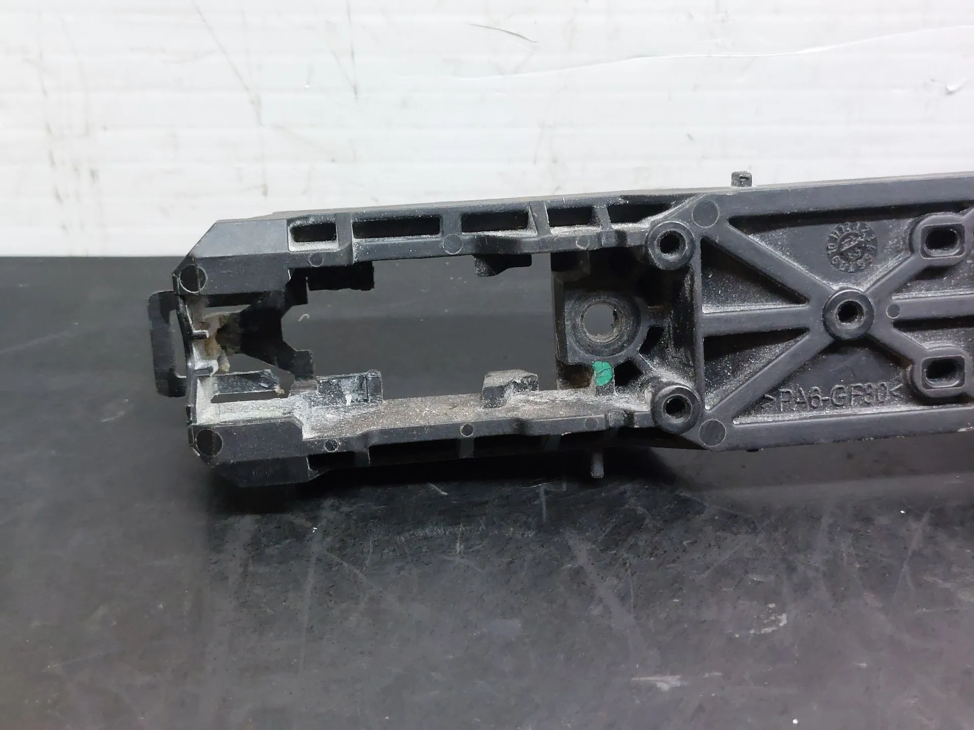 Right rear door handle support TOYOTA Yaris (_P13_) Imagem-4