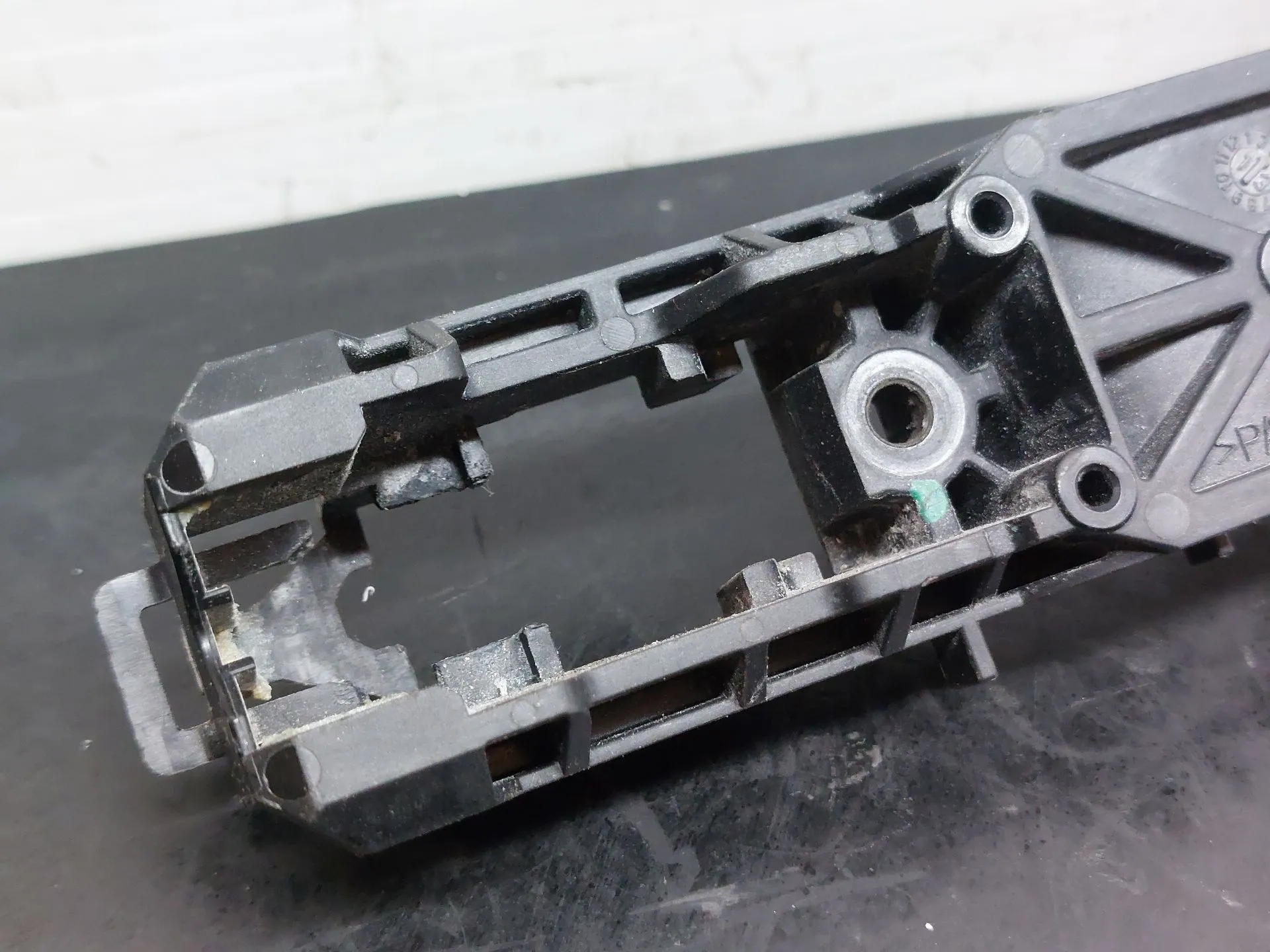Right rear door handle support TOYOTA Yaris (_P13_) Imagem-7