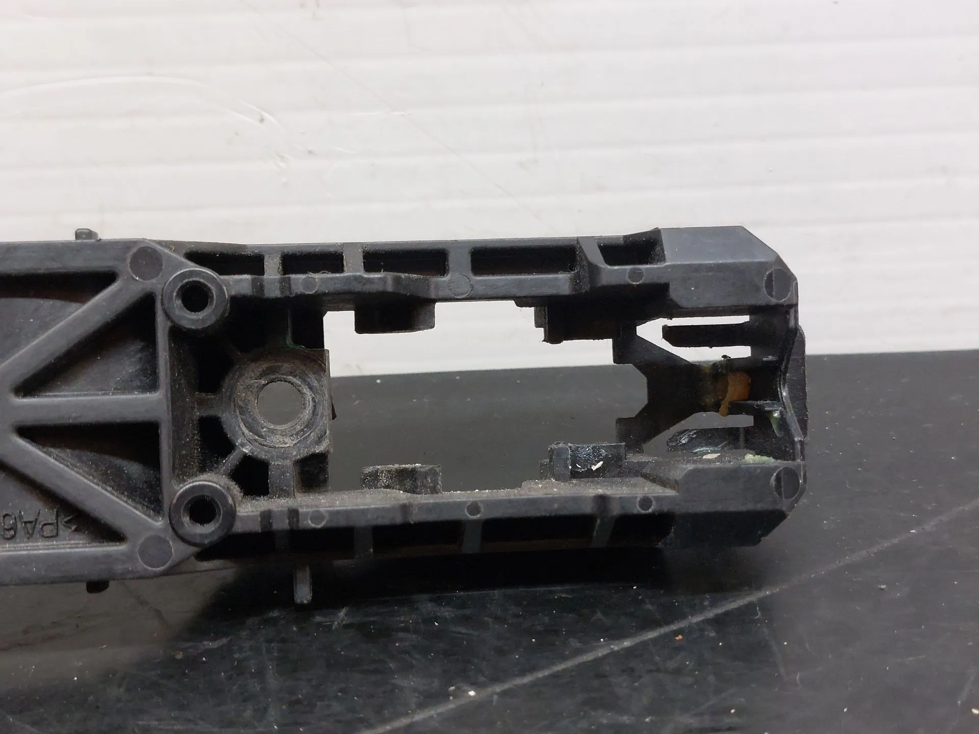 Supporto maniglia porta posteriore sinistra TOYOTA Yaris (_P13_) Imagem-4