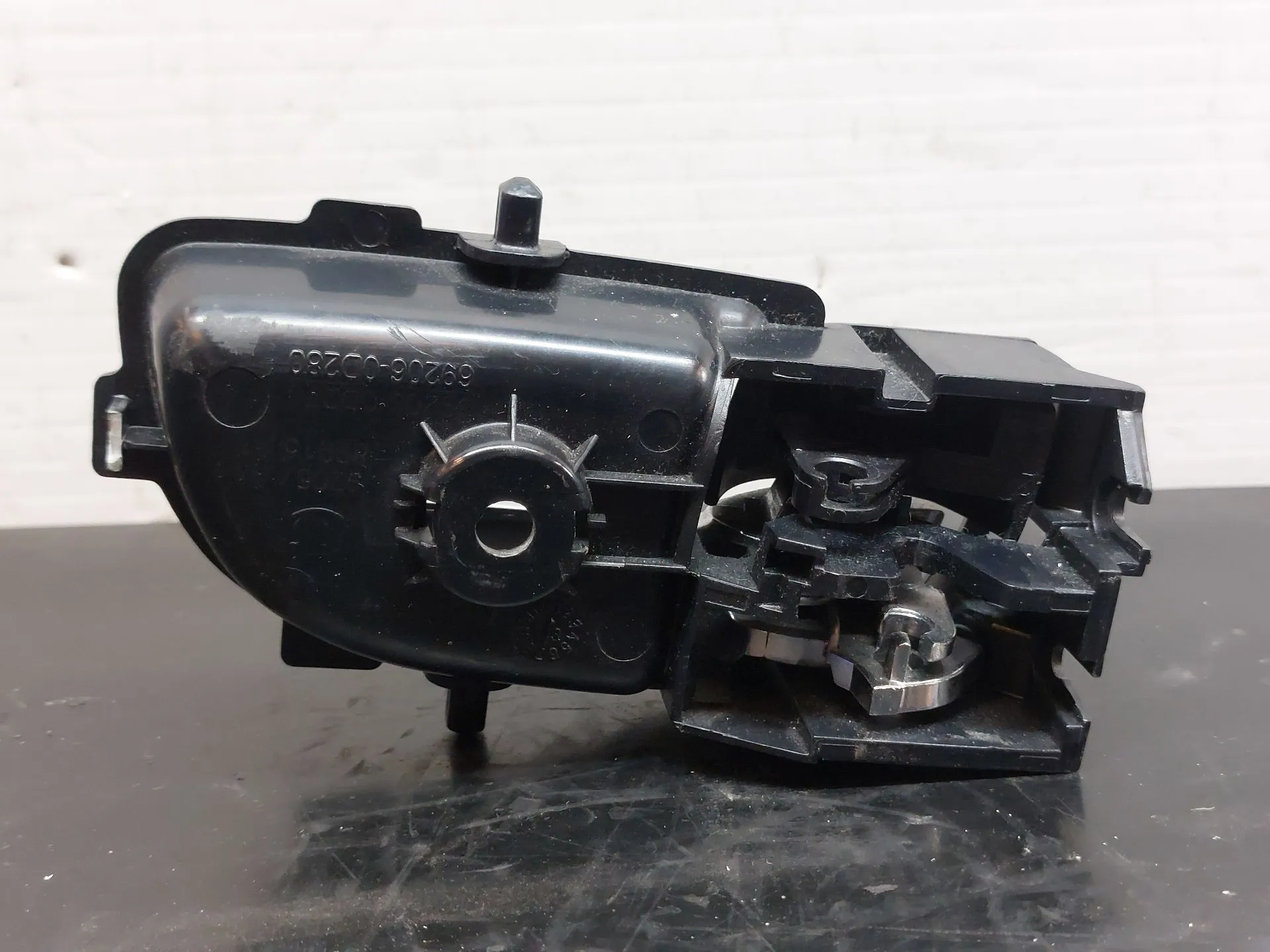 Rear Left interior door handle TOYOTA Yaris (_P13_) Imagem-2